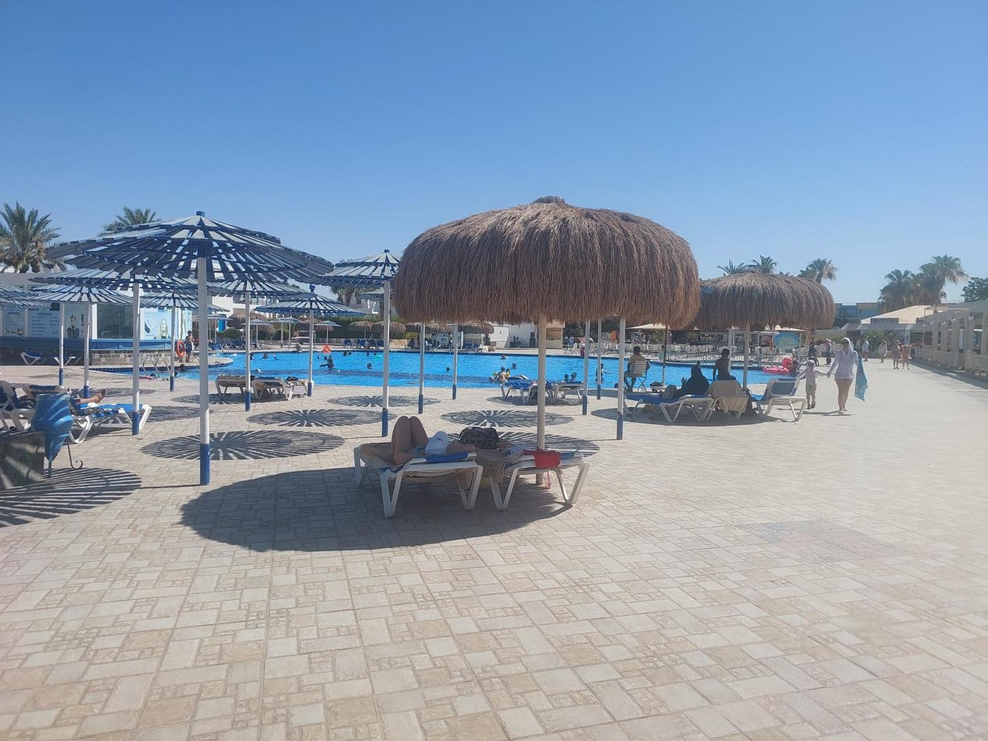 Mirage Bay & Aquapark Aparthotel 4*